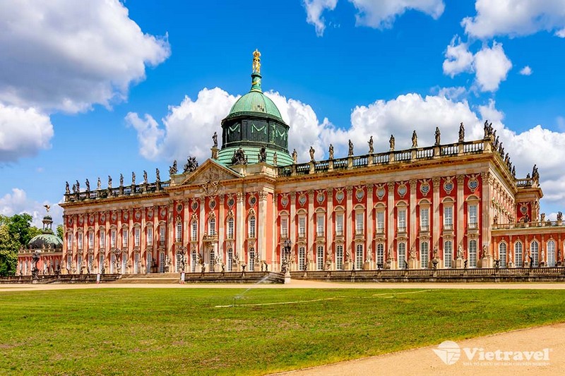 STRASBOURG – STUTTGART – MUNICH 			 	   (Ăn ba bữa)	